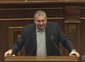 Ումի՞ց եք ներողություն խնդրում Արցախ բառն արտաբերելու համար․ Արթուր Խաչատրյան