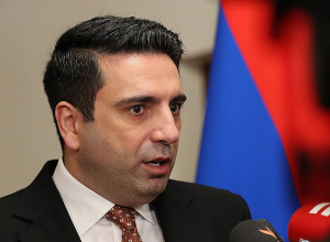 Չեմ բացառում, որ ինչ-որ պահի ադրբեջանցիները կգան Հայաստանում ապրելու․ Ալեն Սիմոնյանի ճեպազրույցը