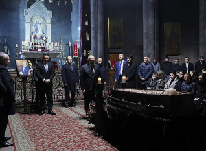 Премьер-министр присутствовал на панихиде по Бабкену Араркцяну