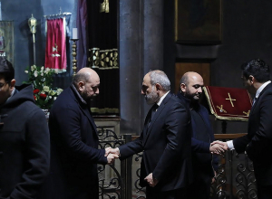 Փաշինյանը ներկա է գտնվել Բաբկեն Արարքցյանի հոգեհանգստի արարողությանը