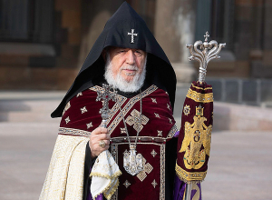 Սրբոց Հրեշտակապետաց եկեղեցի բերվեց Սուրբ Ներսես Շնորհալի հայրապետի մասունքակիր խաչը