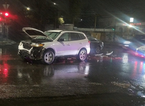 Երևանի շամպայն գինիների գործարանի մոտակայքում տեղի է ունեցել ՃՏՊ՝ բախվել են երկու ավտոմեքենա. կան տուժածներ