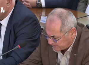 Самочувствие водителя автобуса ухудшилось, повреждено 10 автомобилей