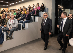 Вице-премьер РА Тигран Хачатрян посетил технологическую компанию “SoftConstruct” и “Fast Bank”