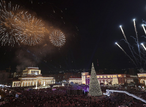 Հրավառություն Հանրապետության հրապարակում Խաչատրյանի երաժշտության ուղեկցությամբ