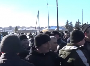 Նորատուսում ձկնորսներ են բերման ենթարկվել․ գյուղացիները ոտքի են կանգնել․ ուղիղ