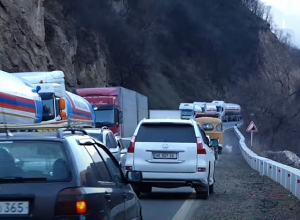 Վանաձոր-Ալավերդի-Վրաստան ճանապարհի 60-րդ կմ-ում վթարի հետևանքով ճանապարհը երկկողմանի փակվել է