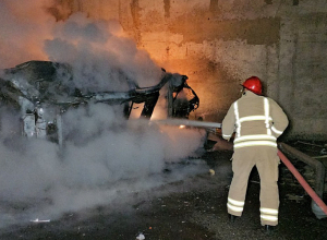 Ավտոմեքենան գլորվելով հայտնվել է կամրջի տակ և բռնկվել. վարորդը հոսպիտալացվել է