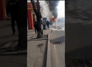 Երևանում տրոլեյբուսում հրդեհ է բռնկվել,հետո տրոլեյբուսը բախվել է պարեկային ծառայության ավտոմեքենային