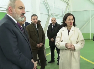 Փաշինյանն այցելել է Վարդաբլուրի միջնակարգ դպրոց՝ ծանոթացել նորակառույց մարզադահլիճի աշխատանքներին
