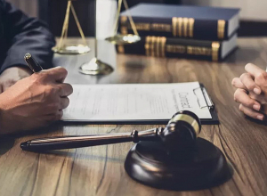 Փաստաբանական ծառայություններ մատուցելու պատրվակով, մի շարք քաղաքացիներից խաբեությամբ տարբեր չափերի հափշտակություն է կատարել