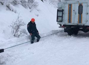 Փրկարարները Ջերմուկում 4 ավտոմեքենա են դուրս բերել ձյան արգելափակումից