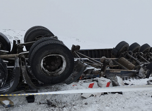 Աշոցք-Գյումրի ճանապարհին բեռնատարը կողաշրջվել է. կա տուժած