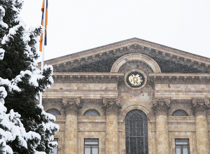 По случаю 8 марта женщины-депутаты и сотрудницы НС получат премии в 70 тысяч драмов