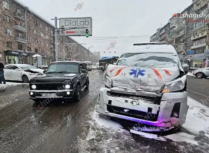 Երևանում շտապօգնության մեքենան բախվել է այլ մեքենաների, 6 վիրավոր կա․ Shamshyan.com