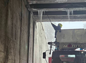 Փրկարարները Երեւանում վերացնում են սառցալեզվակները