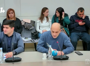 По какой причине вы вводите законы, ужесточающие Налоговый кодекс, убирающие все льготы?