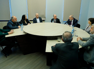 Пашинян встретился с членами Совета Общественного вещателя