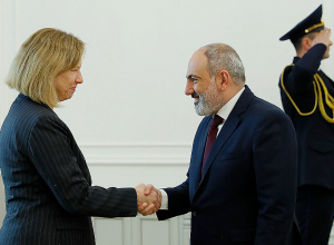 Премьер-министр принял посла США в РА