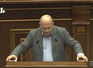 Не отнимайте у нас герб, гимн и флаг, вы разделяете общество: Назарян