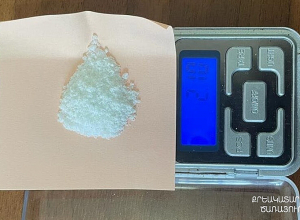 Ներքնազգեստի արտաքին հատվածից հայտնաբերվել է հինգ առանձնացված փաթեթ