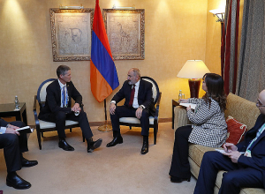 Премьер-министр обсудил вопросы сотрудничества с вице-президентами Amazon Web Services