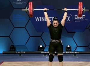 Հռիփսիմե Խուրշուդյանը Եվրոպայի առաջնությունում բրոնզե մեդալ նվաճեց եւ ավարտեց սպորտային կարիերան՝  համբուրելով ծանրաձողը (լուսանկարներ)