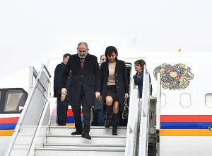 Никол Пашинян вместе с супругой Анной Акопян отбыл во Францию ​​с двухдневным рабочим визитом