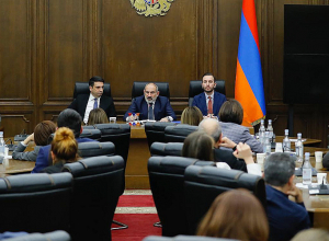 Նիկոլ Փաշինյանը հանդիպել է ԱԺ «Քաղաքացիական պայմանագիր» խմբակցության հետ