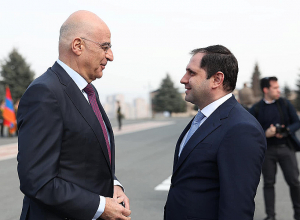 Сурен Папикян принял министра национальной обороны Греции