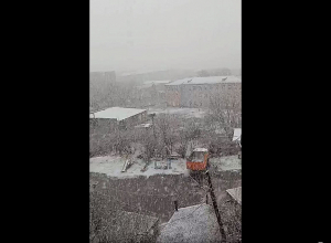 Գժուկը իր դերի մեջ է․ Առատ ձյուն Եղեգնաձորում․ Սուրենյան