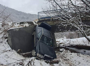 «Mercedes-Benz»-ը կամրջից ընկել է ձորը․ կա տուժած