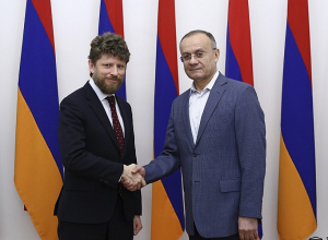 Սեյրան Օհանյանը Ֆրանսիայի դեսպանին ներկայացրել է ԼՂ հակամարտության ժամանակագրությունը