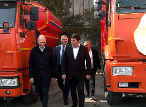 Mikael Vardanyan donated 117 mln drams for garbage trucks and 230 waste bins for Masis community
