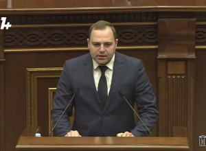 Նոր պատգամավոր Դավիթ Կարապետյանը երդվեց