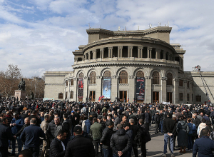 Արցախցիները հանրահավաք են անցկացնում Երեւանում․ ուղիղ