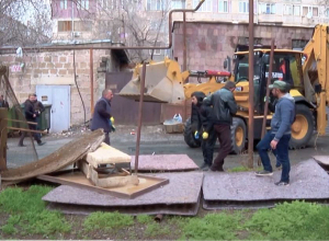 Երևանի բակերը մաքրվում են ապօրինի զավթված տարածքներից