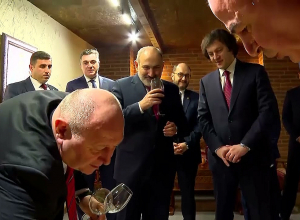 Նիկոլ Փաշինյանը և Իրակլի Կոբախիձեն այցելել են Հայաստանում Վրաստանի դեսպանության նոր շենք