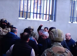 Նոր Նորքի բաժնում առերևույթ ահաբեկչության վերաբերյալ վարույթով ձերբակալված երեք անձանցից երկուսը կալանավորվել են