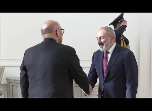 Վարչապետն ընդունել է Հայաստանի ամերիկյան համալսարանի նախագահին