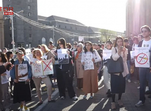 Ընդդեմ ծառահատումների բողոքի ակցիա քաղաքապետարանի դիմաց․ ՈՒՂԻՂ