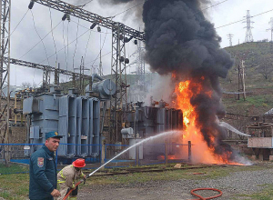 Կապան քաղաքի Գործարանային փողոցում էլեկտրաենթակայան է այրվում
