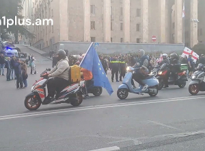 Հարյուրավոր քաղաքացիներ հավաքվել են Վրաստանի խորհրդարանի դիմաց