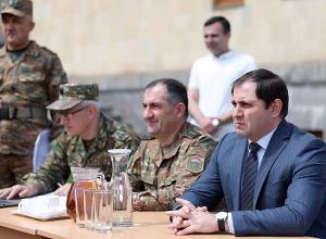 Սուրեն Պապիկյանը հետևել է ԶՈՒ բարձրագույն և ավագ սպայական կազմերի ատեստավորման գործընթացին