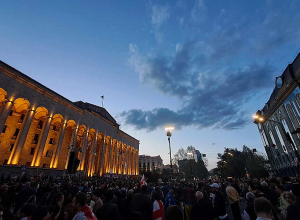 Բողոքի ակցիա Վրաստանի խորհրդարանի մոտ` «Օտարերկրյա գործակալների մասին» օրինագծի դեմ