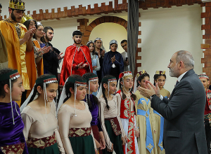 Վարչապետը Զառի միջնակարգ դպրոցի աշակերտների հրավերով ներկա է գտնվել «Պապ թագավոր» ներկայացմանը
