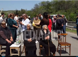 Բնակիչները փակել են Կիրանց-Իջևան ու Բաղանիս-Նոյեմբերյան հատվածը. ՈՒՂԻՂ