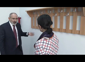 Փաշինյանը երկրորդ անգամ է այցելել նաեւ Վանաձորի N 27 եւ N 23 հիմնական դպրոցների մարզադահլիճներ