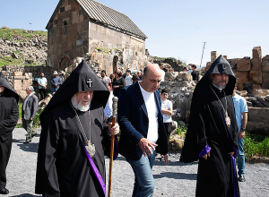 Կաթողիկոսն այցելել է Արագածոտնի թեմի Ուշի համայնքի Սուրբ Սարգիս վանական համալիր