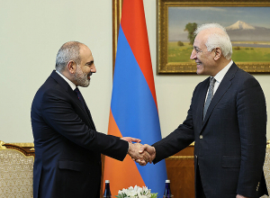 Մենք գիտենք այդ սահմանը, այդ կարմիր գիծը․ Նիկոլ Փաշինյանը հանդիպում է ունեցել Վահագն Խաչատուրյանի հետ